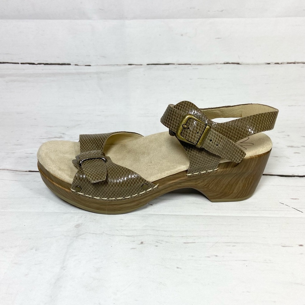 Sanita Shoes Women's 37 US 6 Brown Daisy Davia Wedge Sandals Snake Print.